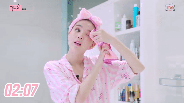 Chỉ với 1 chiếc khăn, Ngọc Trinh chia sẻ bí kíp tẩy trang trong vòng 5 phút giúp da ngăn ngừa lão hóa siêu hiệu quả-2
