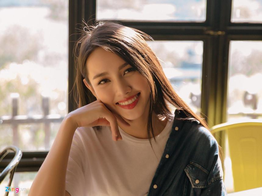 Là top 5 HHVN, tôi vẫn ở trọ 6 triệu/tháng và đi xe ôm, đâu có sao-1