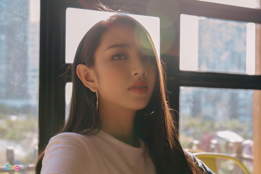 Là top 5 HHVN, tôi vẫn ở trọ 6 triệu/tháng và đi xe ôm, đâu có sao-3