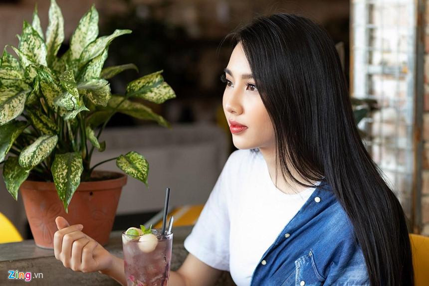 Là top 5 HHVN, tôi vẫn ở trọ 6 triệu/tháng và đi xe ôm, đâu có sao-5