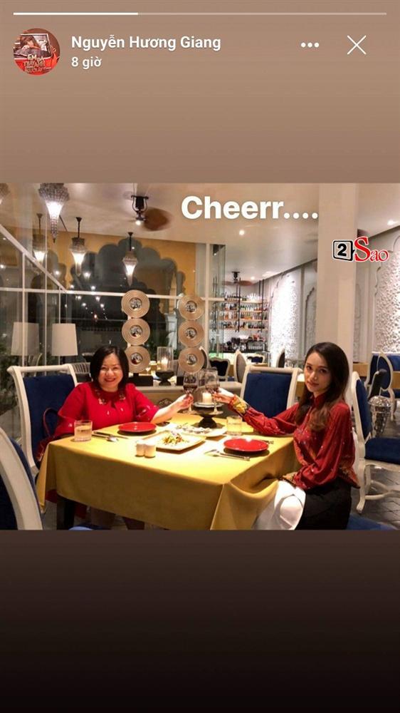 Chưa kịp vui với quyền lực của host Vietnams Next Top Model 2019, Hương Giang đã phải hứng đá vì thể hiện sai quá sai-2