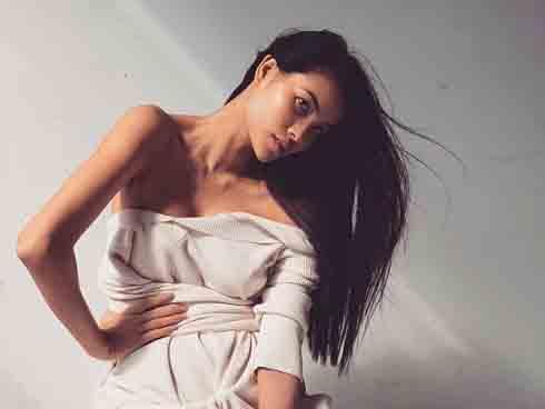 Hoa hậu Phạm Hương khoe khoảnh khắc tắm bồn sexy đến nghẹt thở-12