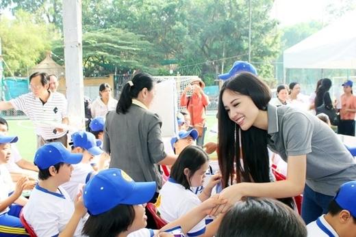 Mai Phương Thúy chi 700 triệu làm từ thiện: Định âm thầm nhưng... khoe ầm lên vẫn sướng-6