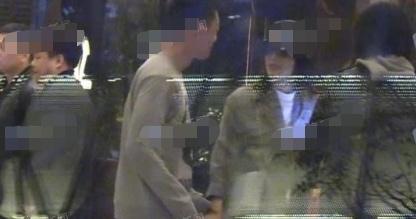 Nắm tay trai lạ trong khách sạn, Phú Sát hoàng hậu Tần Lam khẳng định đó chỉ là bạn bè-2