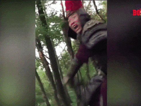 Hậu trường cảnh cưỡng hiếp khác xa trên phim của Kiều nữ làng hài Nam Thư-3