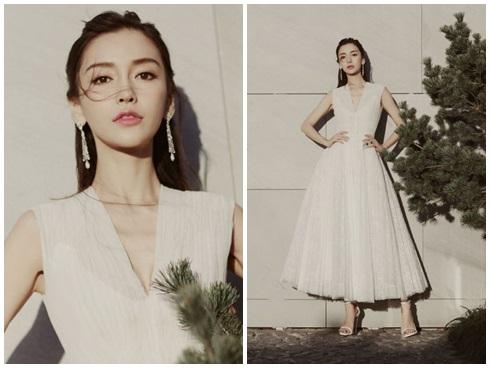 Diện đầm xẻ sâu lộ xương ngực phẳng lì gầy gò, Angela Baby vẫn đẹp lu mờ tất thảy