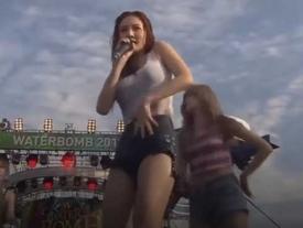 Vũ đạo nóng bỏng làm nên biệt danh 'Nữ hoàng gợi cảm' của Hyuna Vũ đạo nóng bỏng làm nên biệt danh 'Nữ hoàng gợi cảm' của Hyuna
