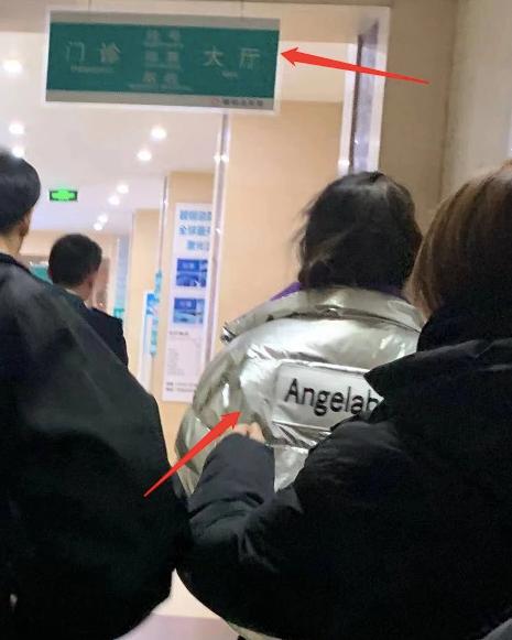 Phì phèo hút thuốc trước cổng bệnh viện, Angela Baby hứng đá vì tự phản bội lời hứa suốt 11 năm qua-3