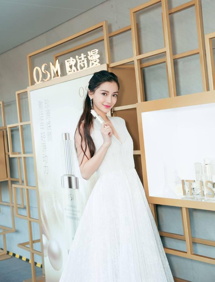 Phì phèo hút thuốc trước cổng bệnh viện, Angela Baby hứng đá vì tự phản bội lời hứa suốt 11 năm qua-5