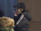 Phì phèo hút thuốc trước cổng bệnh viện, Angela Baby 'hứng đá' vì tự phản bội lời hứa suốt 11 năm qua
