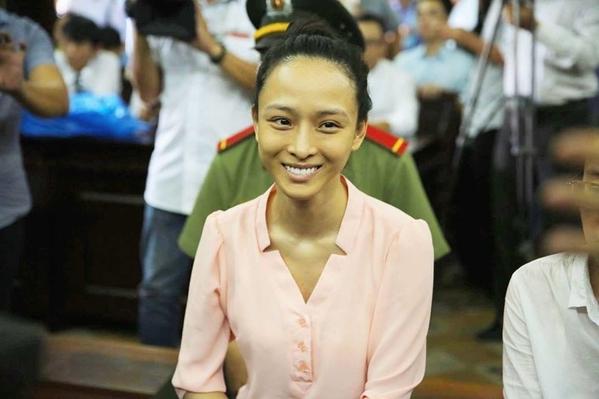 Trương Hồ Phương Nga tái xuất showbiz sau thời gian tại ngoại nhưng bị chê vì gu thời trang cổ lỗ sĩ-12