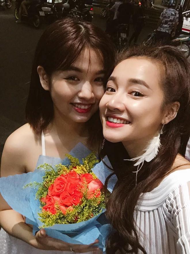 Có em rể ngoại hình cực phẩm, Nhã Phương còn gây chú ý khi em dâu út cũng xinh hết phần thiên hạ-8