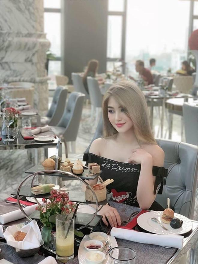 Hương Tràm và loạt sao Việt lột xác với màu tóc xám khói-2