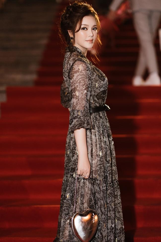 Trương Hồ Phương Nga tái xuất showbiz sau thời gian tại ngoại nhưng bị chê vì gu thời trang cổ lỗ sĩ-7