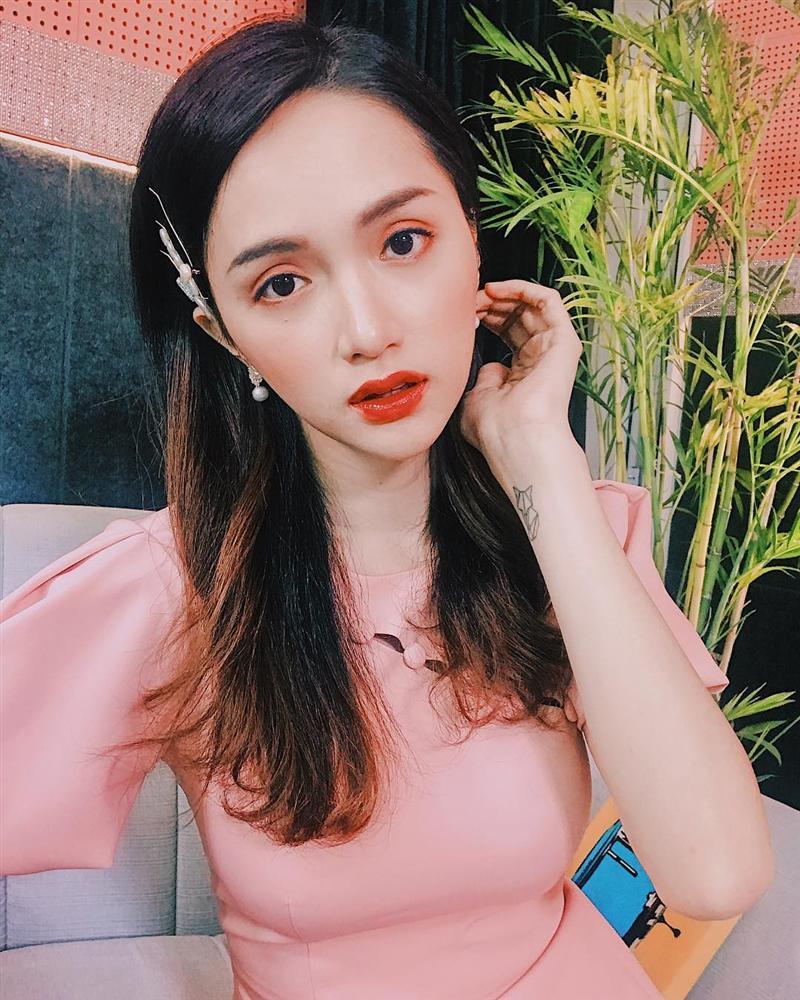 Nhã Phương lộ mắt nhăn nheo sau sinh - Hương Giang mặt quắt queo thiếu thần thái đến make up cũng không cứu nổi-8