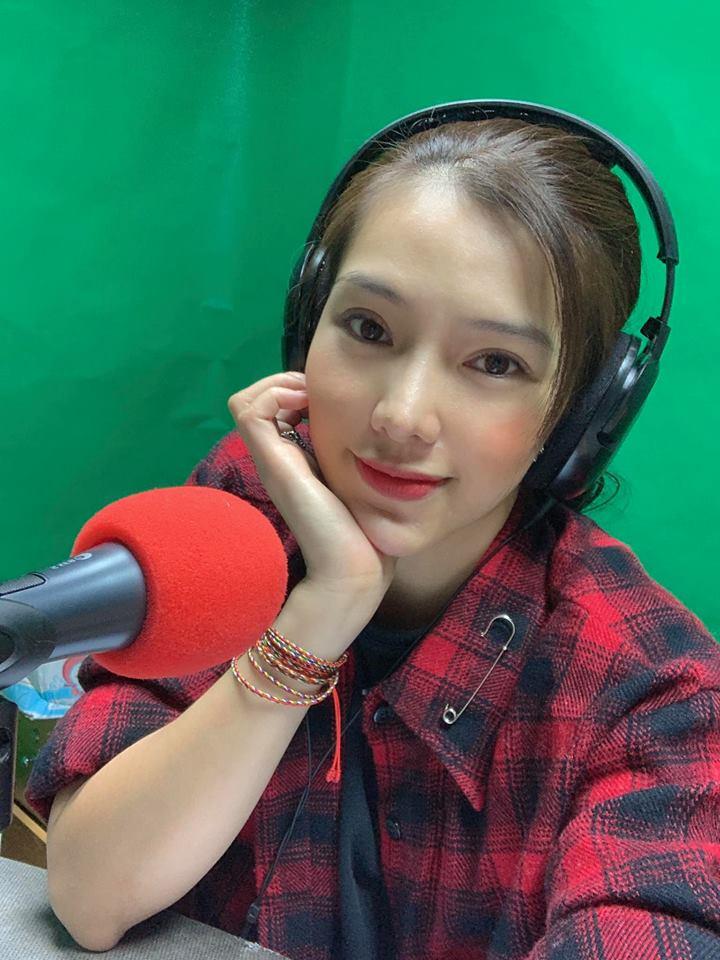 Lưu Đê Ly thả thính cuối năm lấy chồng nhưng antifan chỉ tập trung vào chiếc cằm lệch sang 1 bên như quả xoài-6