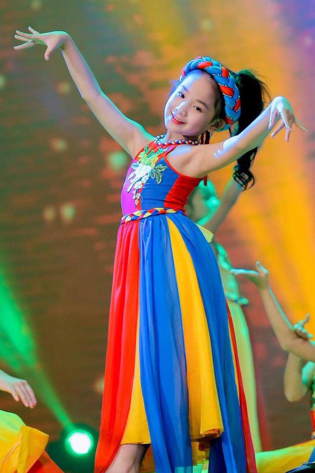 Hành xử như má thiên hạ, đây chắc chắn là bà cô nhí khó chiều nhất màn ảnh Việt-3