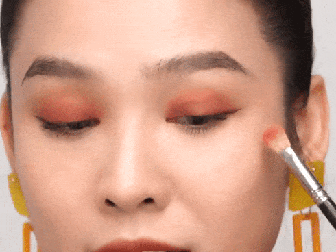 Sức mạnh kỳ diệu của make up khi biến cô gái có làn da loang lổ trở thành kiêu sa-1
