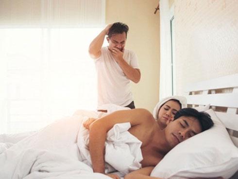 Say rượu, cô gái nhận nhầm bạn trai và thản nhiên dẫn về ngủ cùng