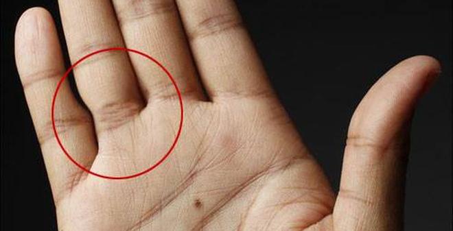 4 dấu hiệu trên bàn tay chỉ đích danh những người không bao giờ giữ nổi tiền, cố lắm thì mãi mới đủ sống-1