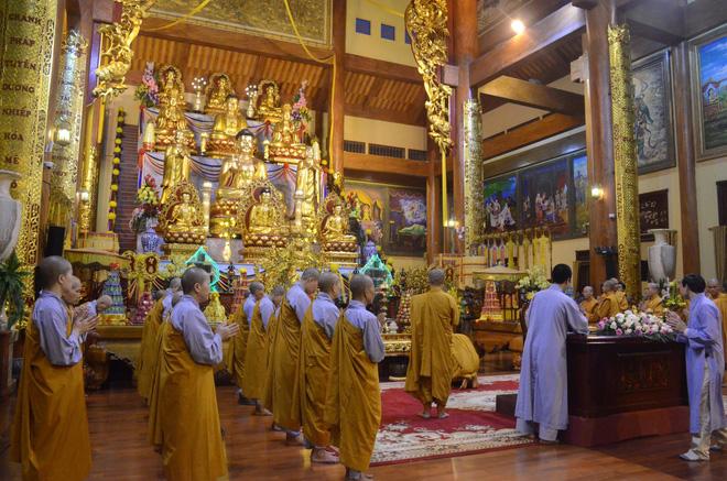 Trụ trì chùa Ba Vàng xác nhận có giải vong báo oán nhưng là tự nguyện, không ép buộc hay hù dọa-7