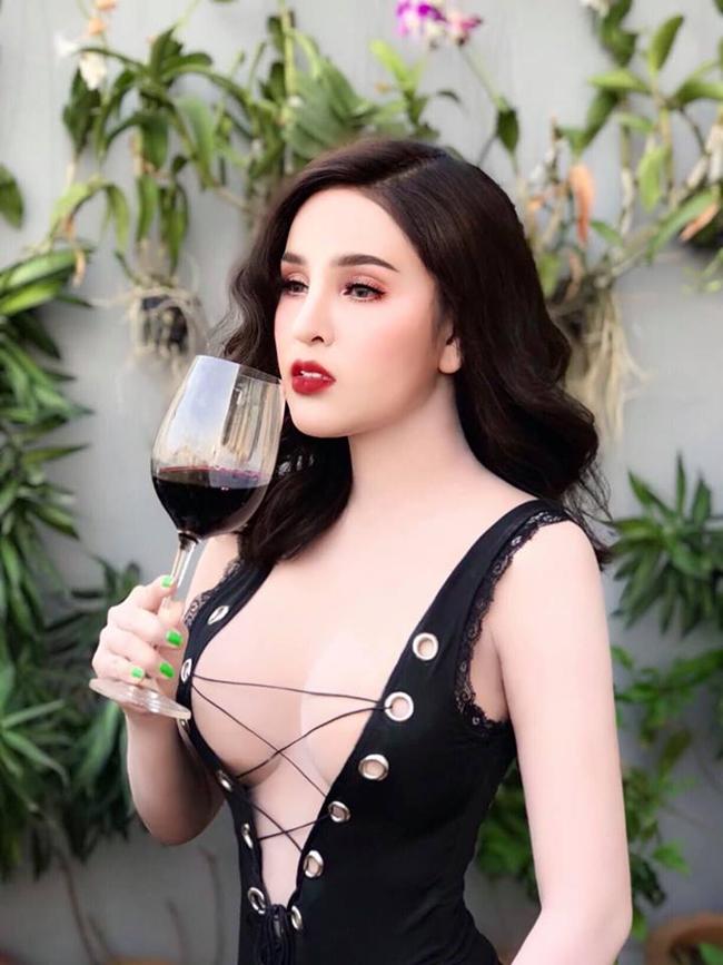 Diễn viên Campuchia đổi đời thành đại gia sau 2 năm bị cấm diễn vì mặc hở-11