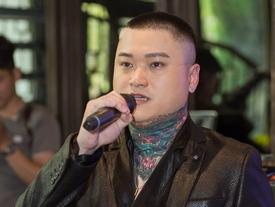 Vũ Duy Khánh: 'Mỗi khi đi diễn, người ta lại chỉ chỏ và gọi tôi là thằng bị vợ bỏ' Vũ Duy Khánh: 'Mỗi khi đi diễn, người ta lại chỉ chỏ và gọi tôi là thằng bị vợ bỏ'
