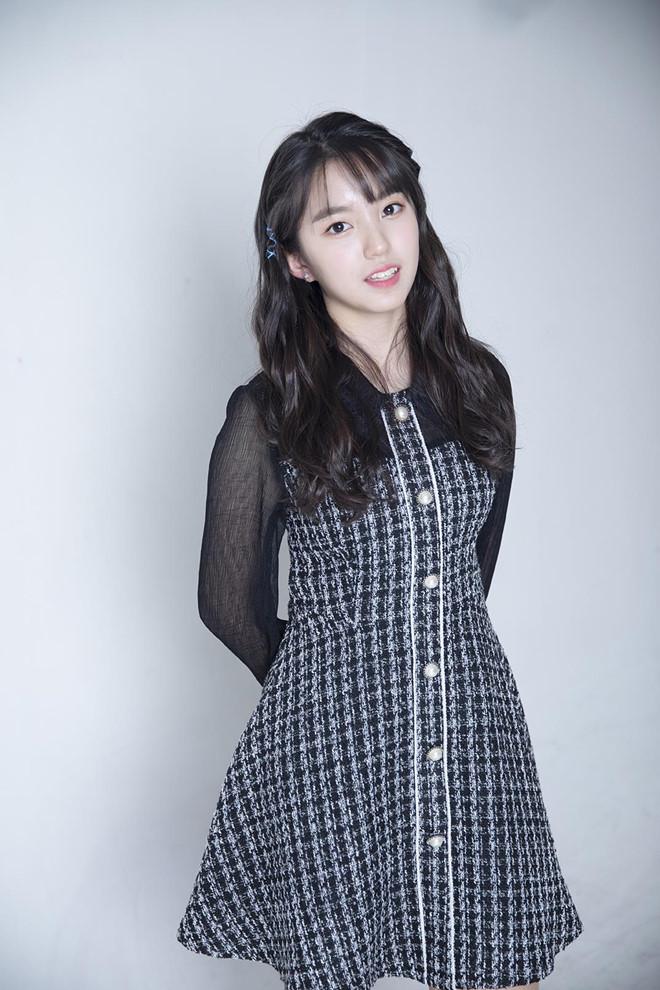 Nhan sắc xinh đẹp của nữ thần tượng 15 tuổi, nhỏ nhất Kpop hiện nay-3