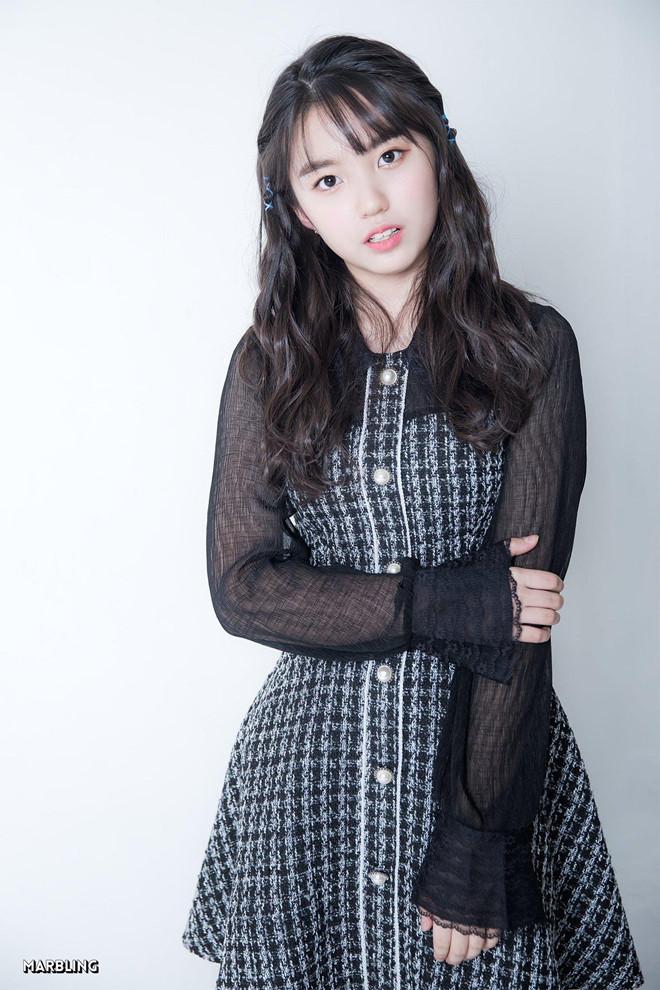 Nhan sắc xinh đẹp của nữ thần tượng 15 tuổi, nhỏ nhất Kpop hiện nay-1