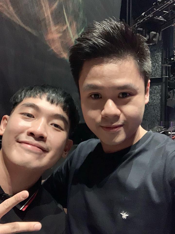 Banh cúc áo đến lộ cả vòng 1, Bà Tưng khiến cánh mày râu không ngừng lên tiếng nhắc nhở-9