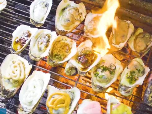 Ăn thử mẹt hàu khổng lồ 18 vị siêu độc, lạ ở TP.HCM