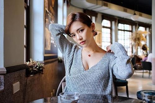 Nữ tiếp viên hàng không thu hút dân mạng với vẻ ngoài nóng bỏng-4