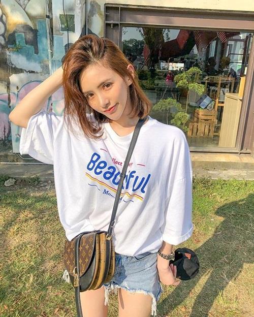 Nữ tiếp viên hàng không thu hút dân mạng với vẻ ngoài nóng bỏng-5