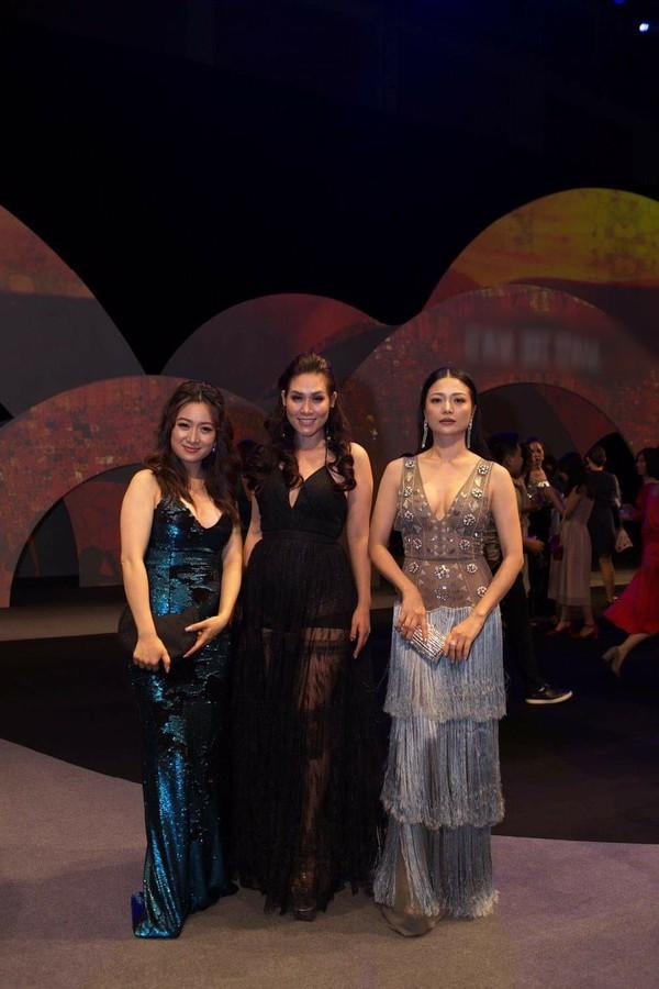 SAO MẶC XẤU: Đông Nhi, My Sói Thu Quỳnh lộ đùi ếch - Trương Hồ Phương Nga tái xuất quê mùa-6