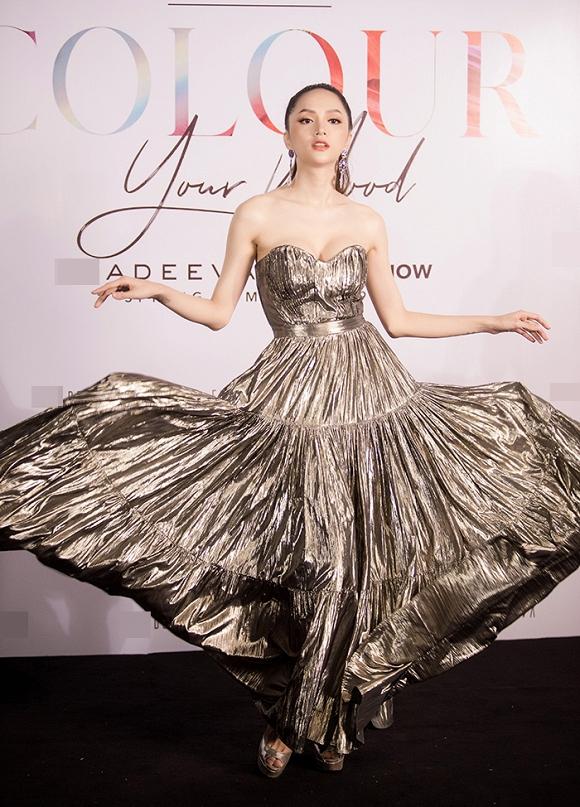 SAO MẶC ĐẸP: Diện đầm xuyên thấu, Hồ Ngọc Hà gây thổn thức - Hương Giang chơi chiêu đánh đâu thắng đấy với cách pose dáng quen thuộc-6