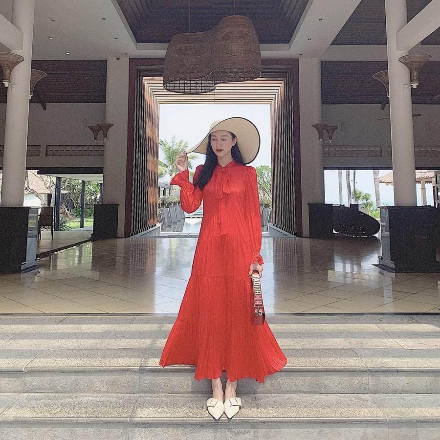 Đọ dáng với bikini nóng rẫy, Min - Thúy Vi chiếm sóng STREET STYLE giới trẻ tuần qua-9