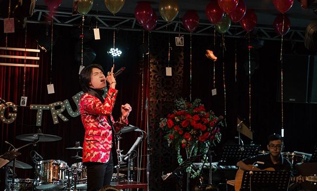 Có ai ngờ diễn viên hài Quang Trung lại sở hữu giọng hát ngọt chẳng kém cạnh ca sĩ chuyên nghiệp-2