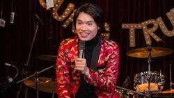 Có ai ngờ diễn viên hài Quang Trung lại sở hữu giọng hát ngọt chẳng kém cạnh ca sĩ chuyên nghiệp