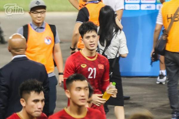 Đình Trọng trở lại với loạt khoảnh khắc đẹp trai và đáng yêu khiến fan nữ lịm tim-7