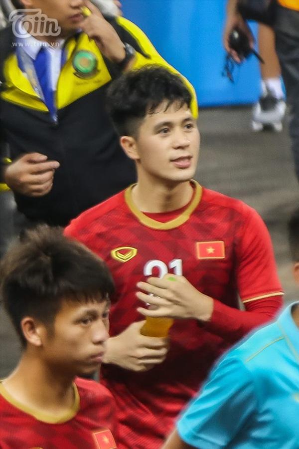 Đình Trọng trở lại với loạt khoảnh khắc đẹp trai và đáng yêu khiến fan nữ lịm tim-8