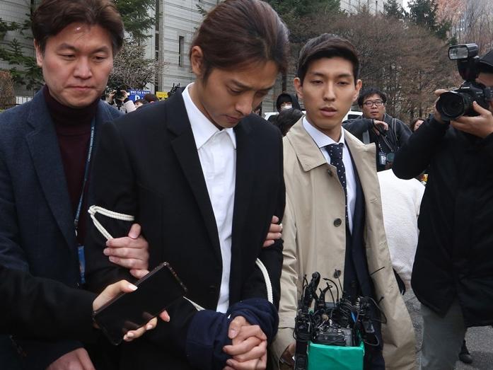 Hệ lụy lệch lạc tình dục của nền giải trí Hàn Quốc-5