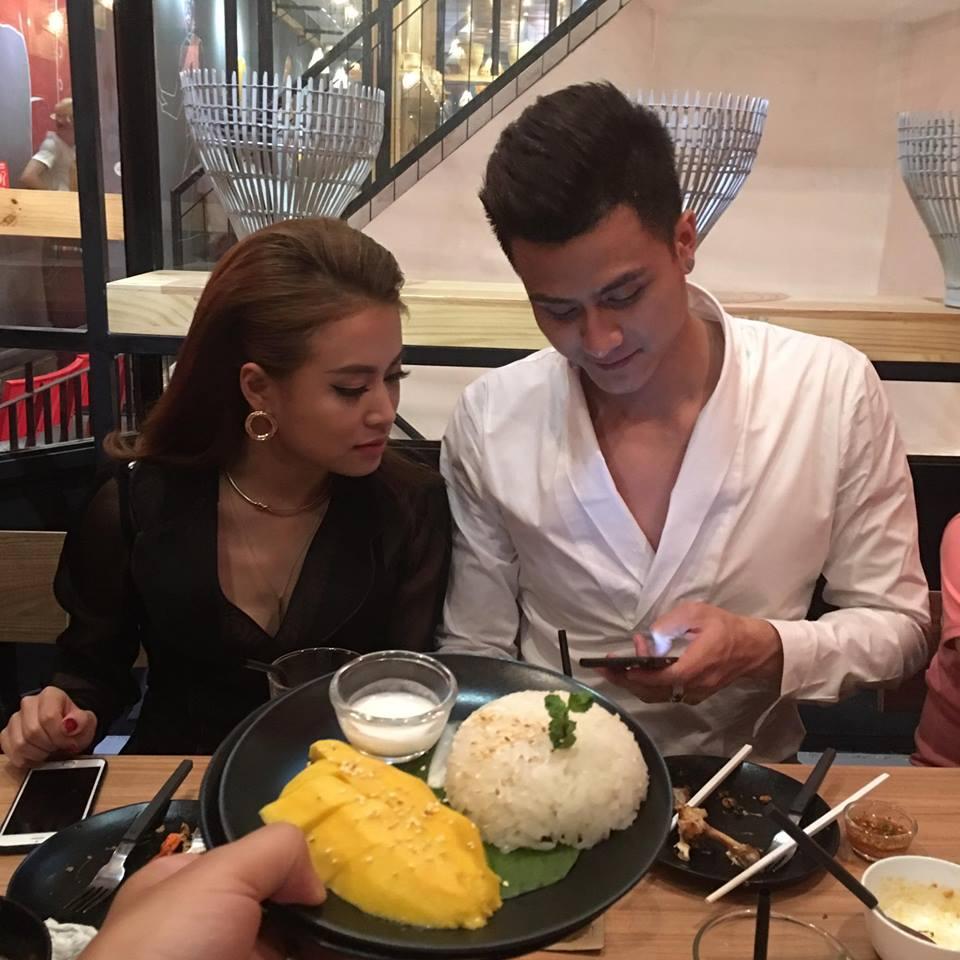 Vĩnh Thụy tình tứ ôm cô gái giấu mặt, fans thi nhau đặt cược đó là Hoàng Thùy Linh nhưng rất tiếc đã sai-5