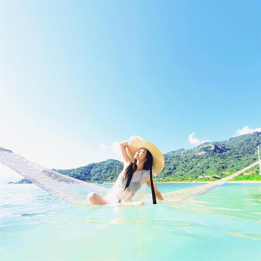 Hoa hậu Phạm Hương khoe khoảnh khắc tắm bồn sexy đến nghẹt thở-5