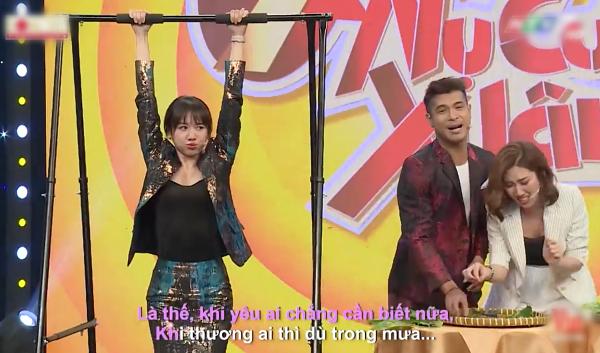 Hari Won vừa đu xà vừa hát khiến Trường Giang mắt tròn mắt dẹt vì hoảng, còn khán giả cười muốn vỡ trường quay-1