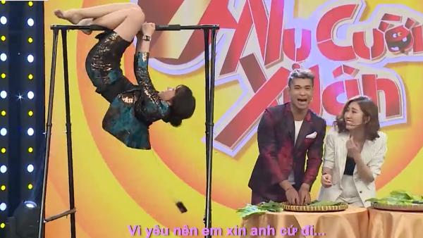 Hari Won vừa đu xà vừa hát khiến Trường Giang mắt tròn mắt dẹt vì hoảng, còn khán giả cười muốn vỡ trường quay-4