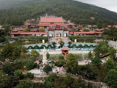 Kỳ lạ 2 pho tượng biết đứng lên, ngồi xuống trong ngôi miếu cổ hơn 700 tuổi-5