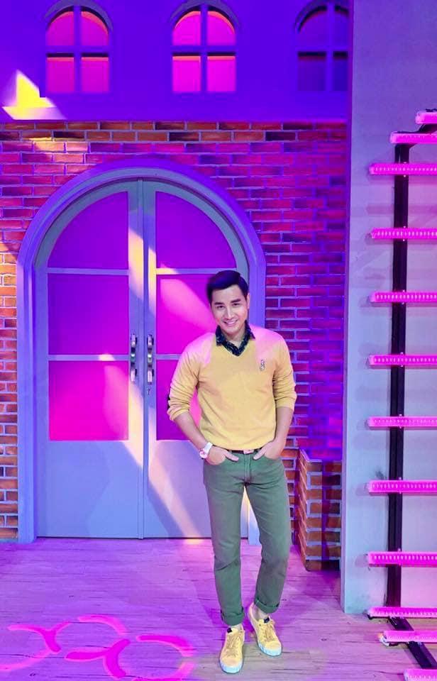 Sau thảm họa thời trang, MC Nguyên Khang hoạ mặt kiểu hot girl-2