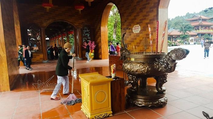 Chùa Ba Vàng đột ngột ngừng gọi vong, cúng oan gia trái chủ-1