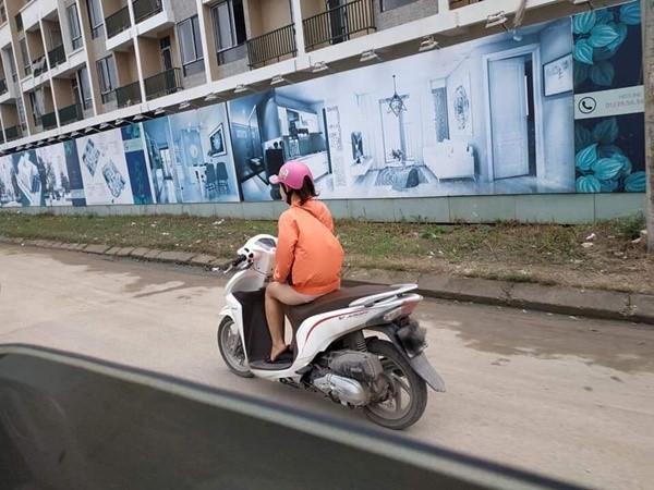 Sốc với hình ảnh cô gái mặc quần như không mặc phi như bay trên đường-2