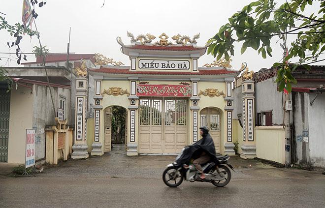 Kỳ lạ 2 pho tượng biết đứng lên, ngồi xuống trong ngôi miếu cổ hơn 700 tuổi-2